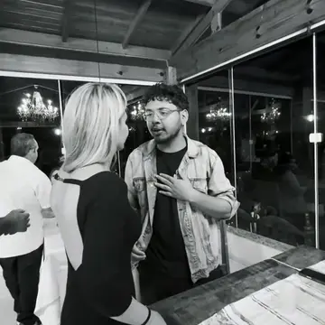 Publicação de Rafaela Losi sobre Flávio Bolsonaro em 09/10/2026
