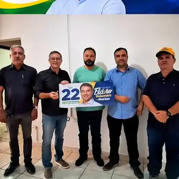 Publicação de João Paulo Cantarella sobre Flávio Bolsonaro em 09/10/2026