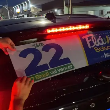 Publicação de Vilson Biguelini sobre Flávio Bolsonaro em 09/10/2026