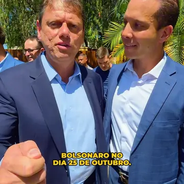 Publicação de Murilo Félix sobre Flávio Bolsonaro em 10/10/2026