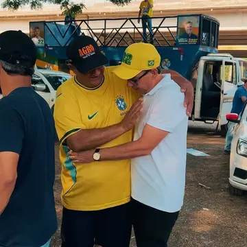 Publicação de Jeverson Lima sobre Flávio Bolsonaro em 10/10/2026