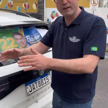 Publicação de Diogo Siqueira sobre Flávio Bolsonaro em 10/10/2026