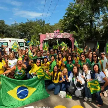 Publicação de Luiz Claudio sobre Flávio Bolsonaro em 10/10/2026