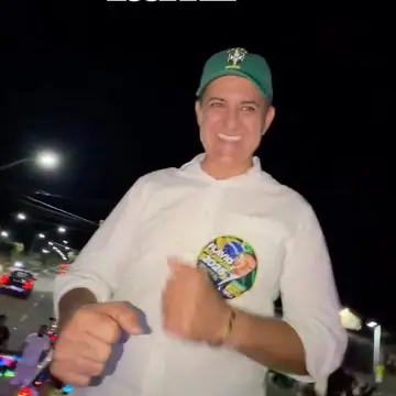 Publicação de Elivan Carreiro sobre Flávio Bolsonaro em 10/10/2026