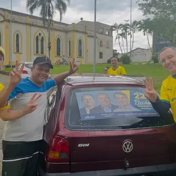 Publicação de Wagner Costa sobre Flávio Bolsonaro em 10/10/2026