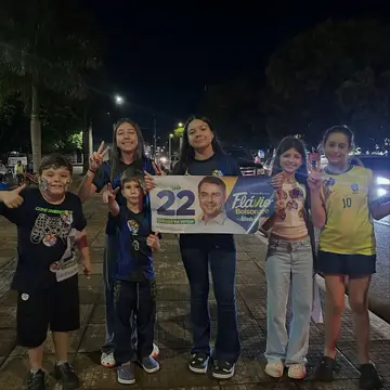 Publicação de Sergio Barbosa sobre Flávio Bolsonaro em 10/10/2026