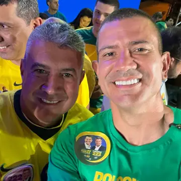 Publicação de Gean sobre Flávio Bolsonaro em 11/10/2026