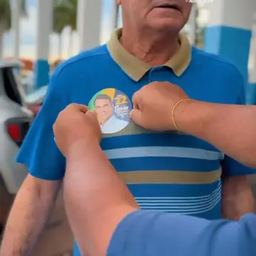 Publicação de Cleber Dias sobre Flávio Bolsonaro em 11/10/2026