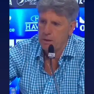 Publicação de Douglas Martello sobre Flávio Bolsonaro em 11/10/2026