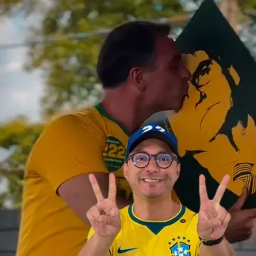 Publicação de Johnny Maycon sobre Flávio Bolsonaro em 12/10/2026