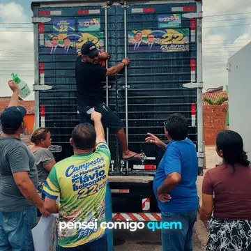 Publicação de Fernando Bermuda sobre Flávio Bolsonaro em 13/10/2026