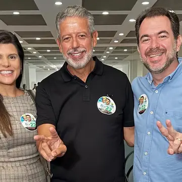Publicação de Marcela sobre Flávio Bolsonaro em 13/10/2026