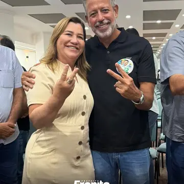 Publicação de Eronita Sposito sobre Flávio Bolsonaro em 13/10/2026