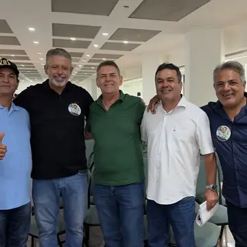 Publicação de Geo Cruz sobre Flávio Bolsonaro em 13/10/2026