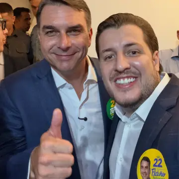 Publicação de Felipe Talvani sobre Flávio Bolsonaro em 13/10/2026