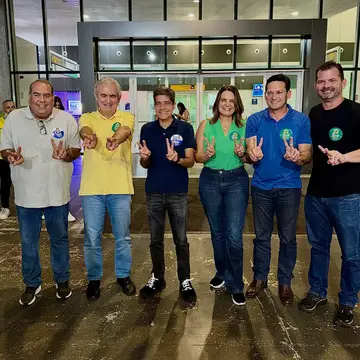 Publicação de Sheila Lemos sobre Flávio Bolsonaro em 13/10/2026