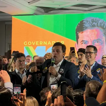 Publicação de Thiago Stefanello sobre Flávio Bolsonaro em 13/10/2026