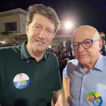 Publicação de Calebe Francio sobre Flávio Bolsonaro em 13/10/2026