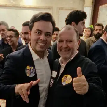 Publicação de Loreno Tolardo sobre Flávio Bolsonaro em 13/10/2026