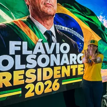 Publicação de Flávia Moretti sobre Flávio Bolsonaro em 13/10/2026