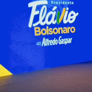 Publicação de Loreno Tolardo sobre Flávio Bolsonaro em 13/10/2026