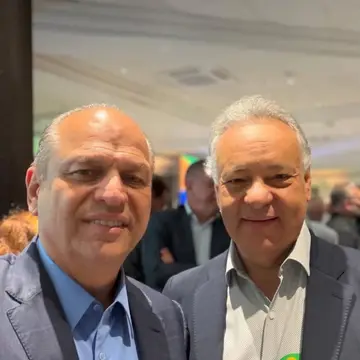 Publicação de Fabio Dalécio sobre Flávio Bolsonaro em 14/10/2026