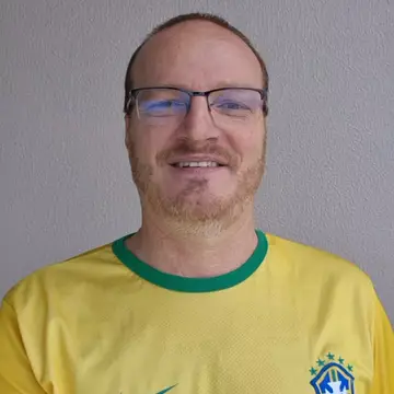 Publicação de Márcio Grosbelli sobre Flávio Bolsonaro em 14/10/2026
