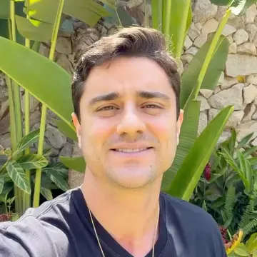 Publicação de Diego Sorgatto sobre Flávio Bolsonaro em 14/10/2026