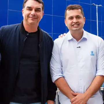 Publicação de Netinho Reis sobre Flávio Bolsonaro em 14/10/2026