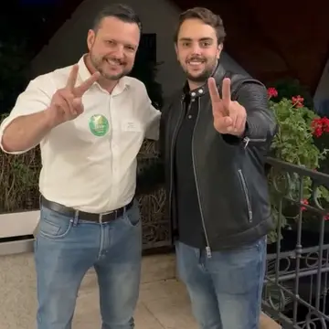 Publicação de Weverton Vizentin sobre Flávio Bolsonaro em 14/10/2026