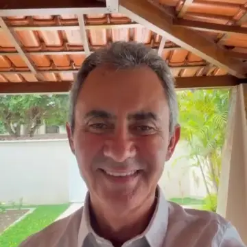 Publicação de Denerval sobre Flávio Bolsonaro em 14/10/2026