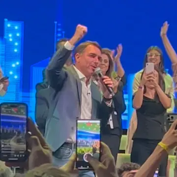 Publicação de Wagner Costa sobre Flávio Bolsonaro em 14/10/2026