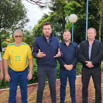 Publicação de Charles Thiele sobre Flávio Bolsonaro em 14/10/2026