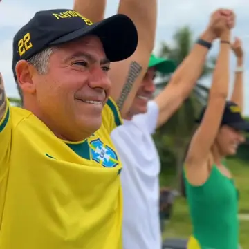 Publicação de Dr Serginho sobre Flávio Bolsonaro em 14/10/2026