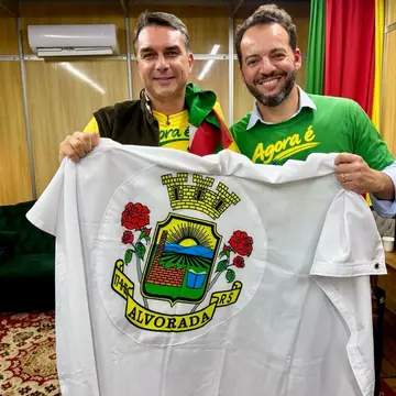 Publicação de Douglas Martello sobre Flávio Bolsonaro em 14/10/2026