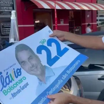 Publicação de Aroldinho sobre Flávio Bolsonaro em 14/10/2026