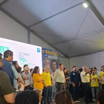 Publicação de Sergio Barbosa sobre Flávio Bolsonaro em 14/10/2026