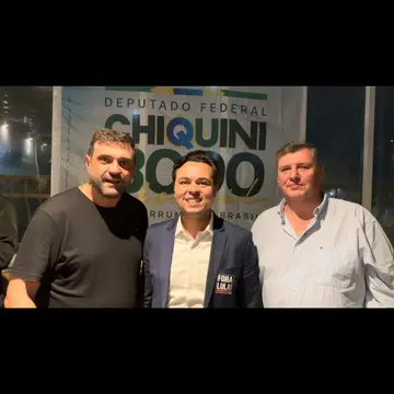 Publicação de Thiago Stefanello sobre Flávio Bolsonaro em 14/10/2026