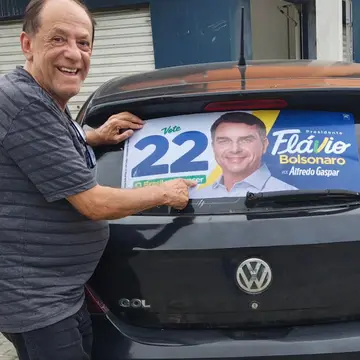 Publicação de Zé Louquinho sobre Flávio Bolsonaro em 14/10/2026