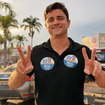 Publicação de Diego Sorgatto sobre Flávio Bolsonaro em 14/10/2026