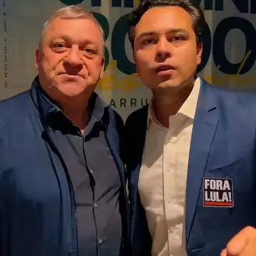 Publicação de Mostarda sobre Flávio Bolsonaro em 14/10/2026