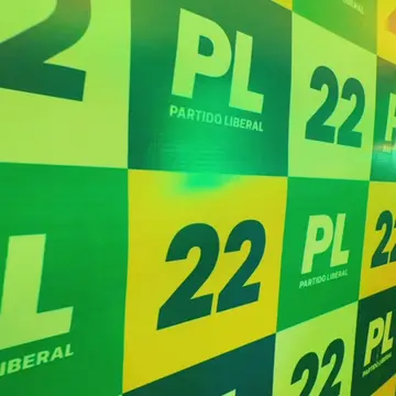 Publicação de Marcos Calderan sobre Flávio Bolsonaro em 15/10/2026