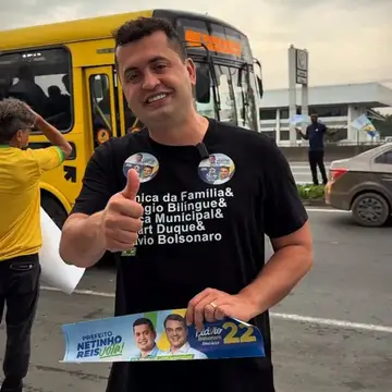 Publicação de Netinho Reis sobre Flávio Bolsonaro em 15/10/2026