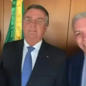Publicação de Lastenio Cardoso sobre Flávio Bolsonaro em 15/10/2026