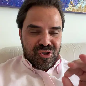 Publicação de Toni Cunha sobre Flávio Bolsonaro em 15/10/2026