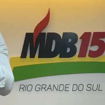 Publicação de Cristina Reinheimer sobre Flávio Bolsonaro em 15/10/2026