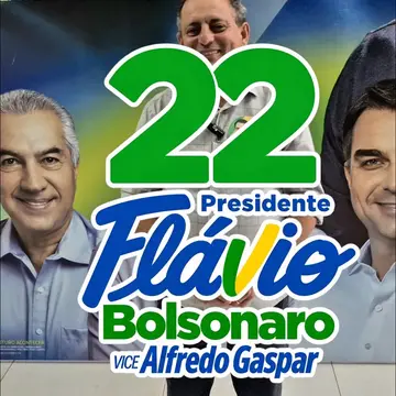 Publicação de Clovis do Banco sobre Flávio Bolsonaro em 15/10/2026
