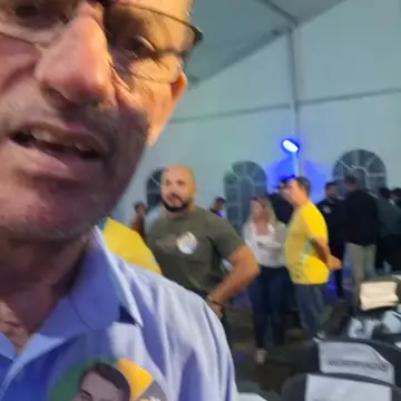Publicação de Sergio Barbosa sobre Flávio Bolsonaro em 15/10/2026