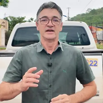 Publicação de Jakson Bassi sobre Flávio Bolsonaro em 15/10/2026
