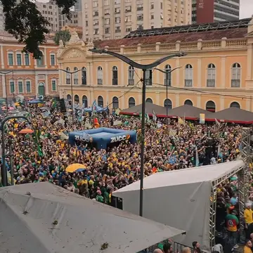 Publicação de Jeferson Pires sobre Flávio Bolsonaro em 15/10/2026